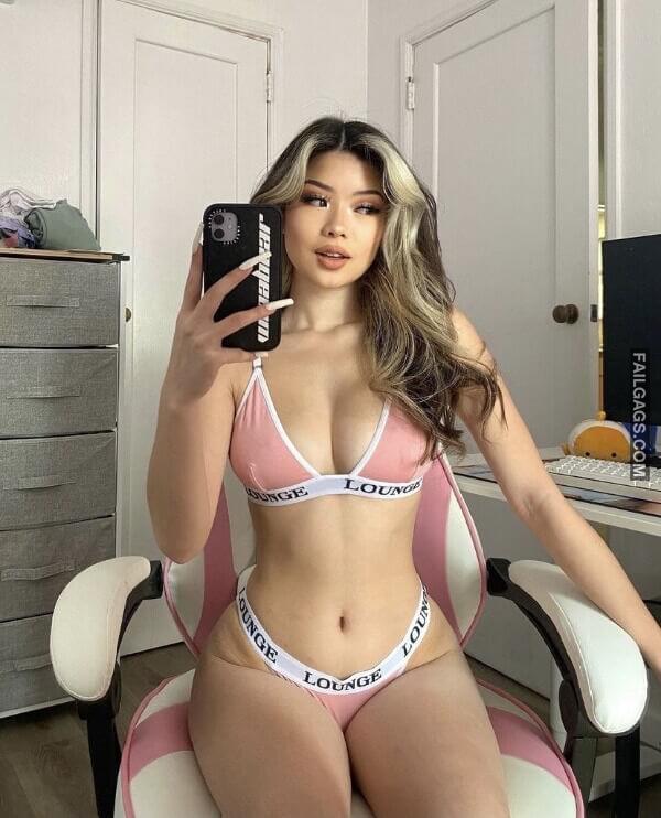 Seductive Busty Girlfriend Sexy Mirror Selfie